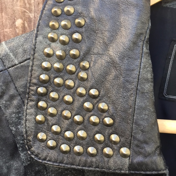 Guess Gray Studded Distressed Lambskin Jacket - Picture 5 of 8